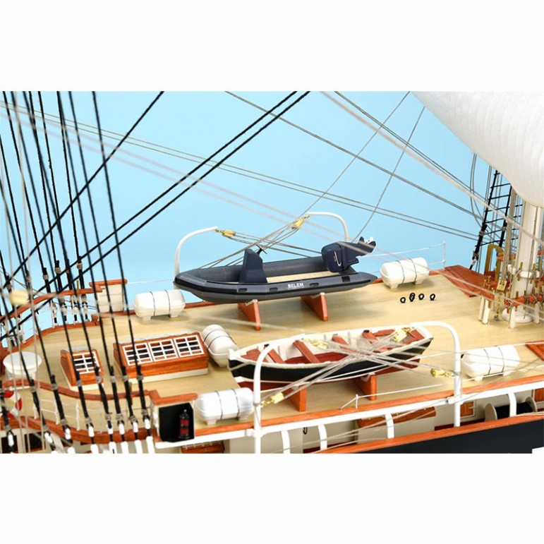 Maquette de Bateau en Bois Navire de Ligne Santa Ana 1:84