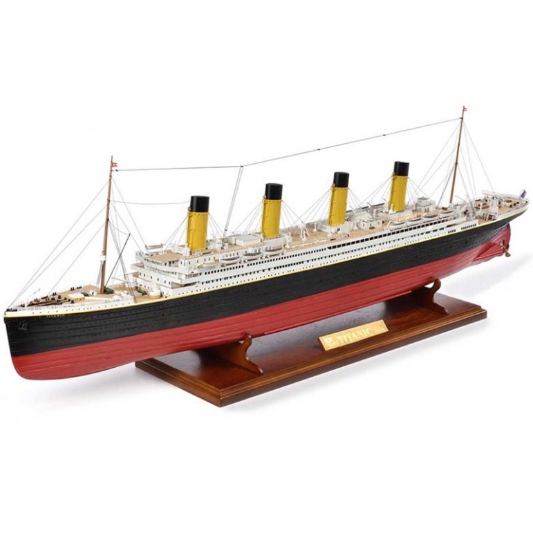 Oeuvre : Précisions - Maquette de bateau, Titanic, paquebot de la White  Star Line, 1912, Les collections du musée